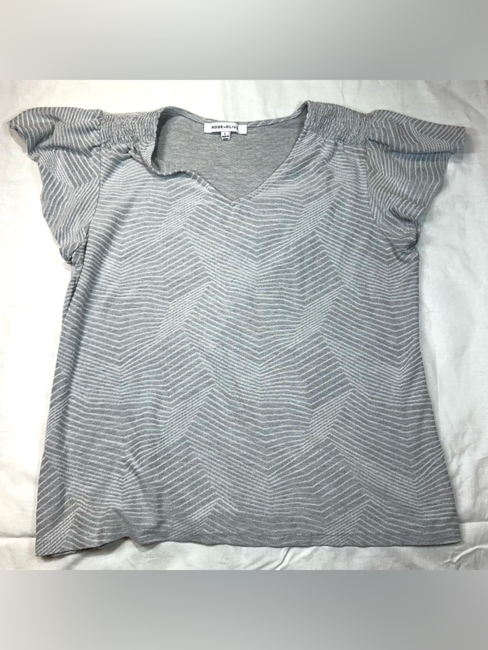 Rose & Olive Light Gray Chevron V-Neck Short Sleeve Top